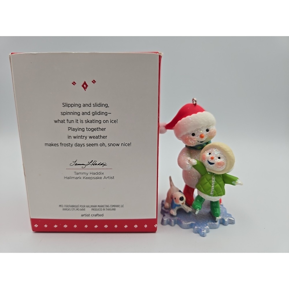 2015 Hallmark Keepsake Chillin' Together Ornament 8th in Making Memories Series - Picture 2 of 4
